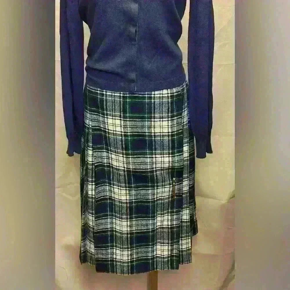 Vintage Women’s Pleated Plaid Wrap Around Skirt 100% Wool Size 8 Non Branded